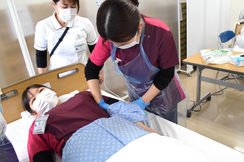 寝衣交換、清拭、シーツ交換技術